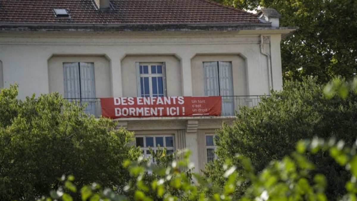 cette ville laisse plus de 80 enfants dormir dans un bâtiment abandonné ce système d’hébergement d’urgence à bout de souffle