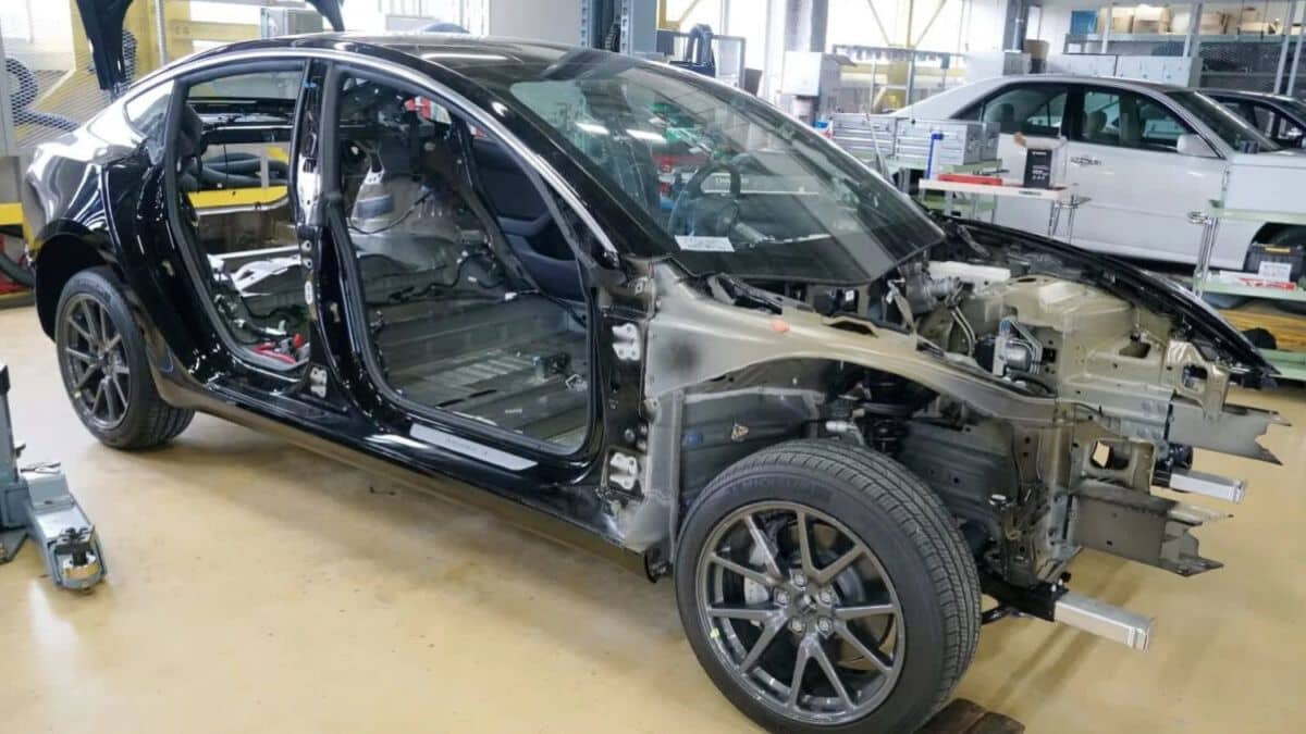 « les nouvelles ne sont pas bonnes » les voitures électriques chinoises inquiètent les experts après démontage